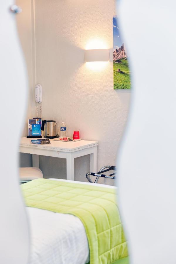 La Commanderie De Champarey Hotell Bourgoin-Jallieu Exteriör bild