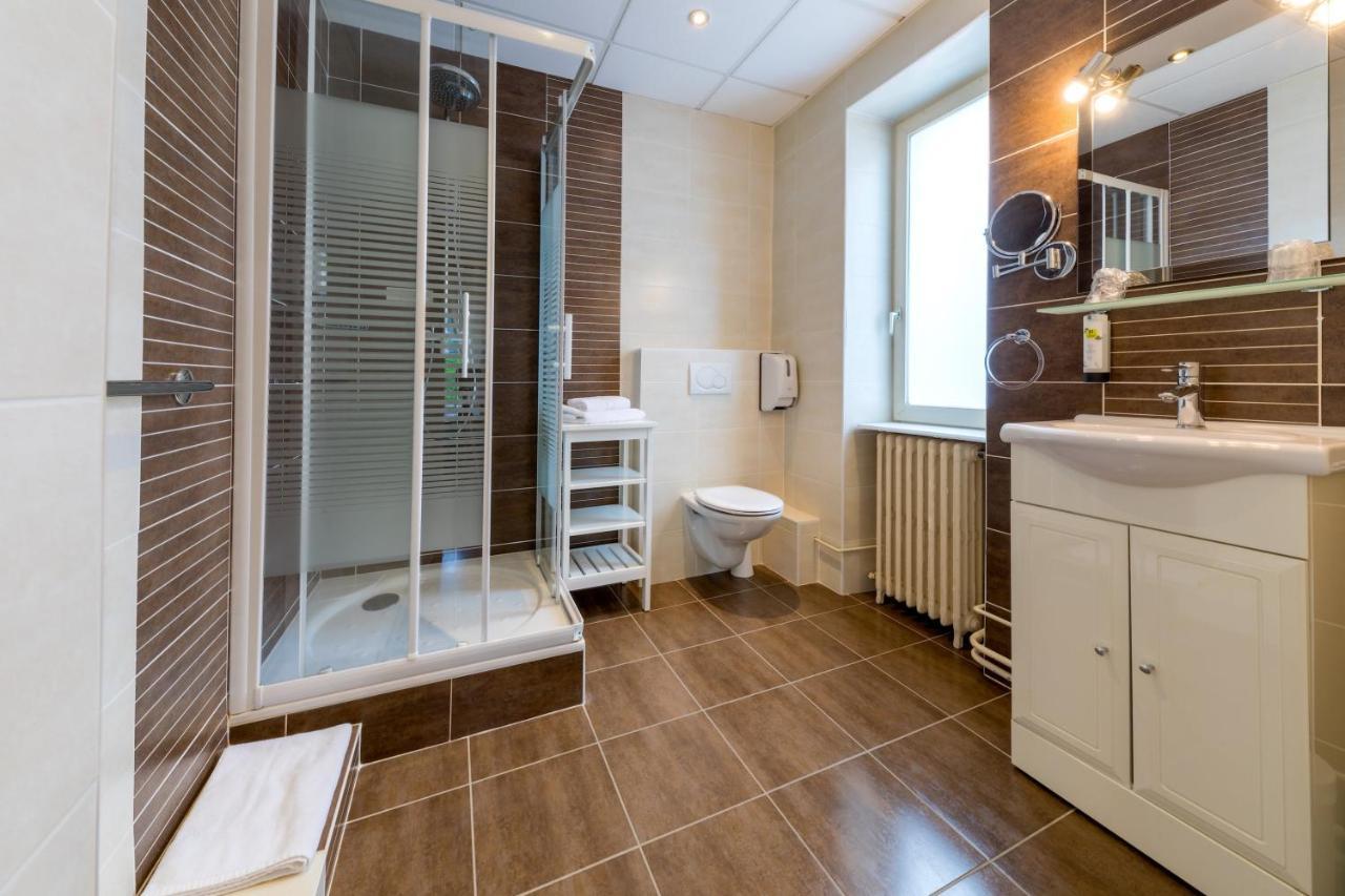 La Commanderie De Champarey Hotell Bourgoin-Jallieu Exteriör bild